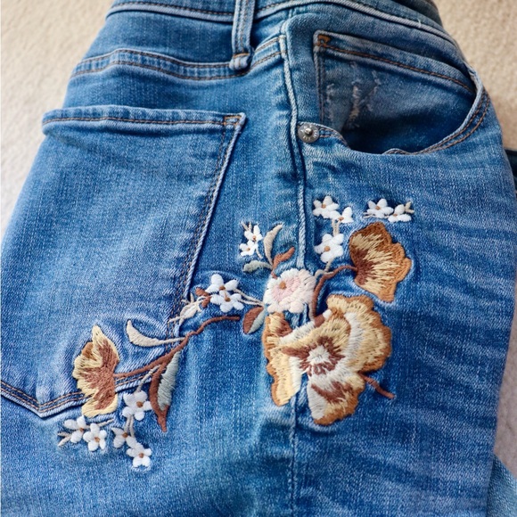 Abercrombie & Fitch High-Rise Super Skinny Ankle Jean with Floral Embroidery - Picture 2 of 7